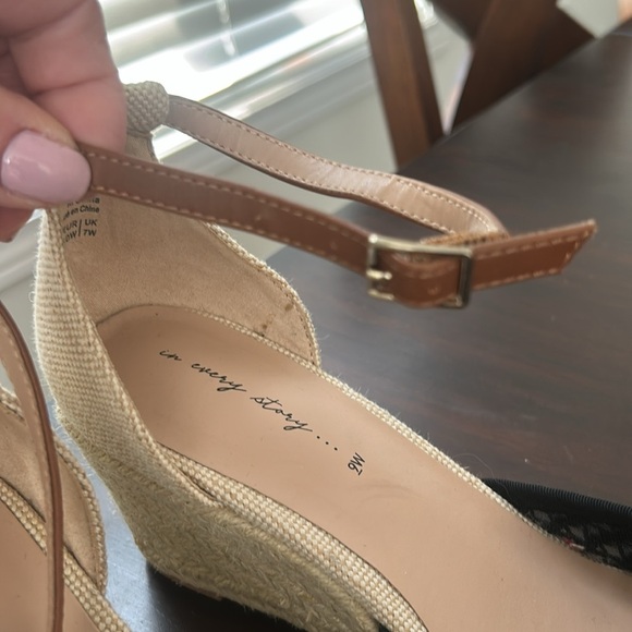 In Every Story Penningtons Wide Wedge Shoes Lace Mesh Toe Size 9 W - Picture 9 of 15